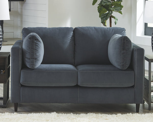 Kennewick Signature Design by Ashley Loveseat