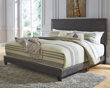 Vintasso Signature Design by Ashley Bed