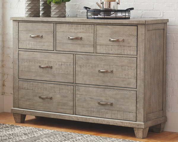 Naydell Benchcraft Dresser