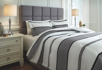 Masako Signature Design by Ashley Comforter Set Queen