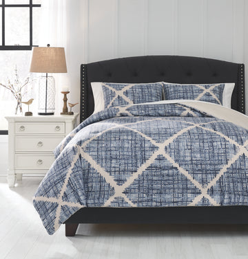 Sladen Signature Design by Ashley Comforter Set Queen