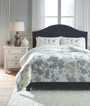 Maureen Signature Design by Ashley Comforter Set Queen