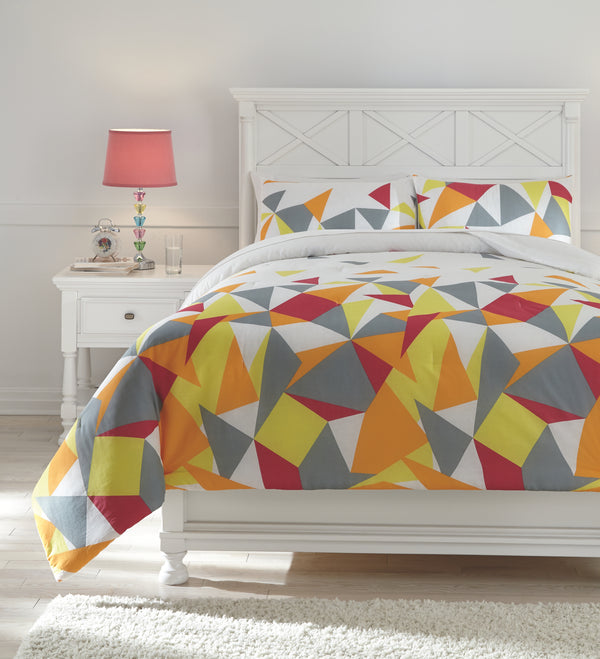 Maxie Signature Design by Ashley Comforter Set Full