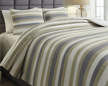 Isaiah Signature Design by Ashley Comforter Set Queen