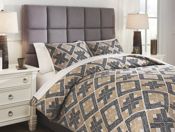 Scylla Signature Design by Ashley Comforter Set Queen