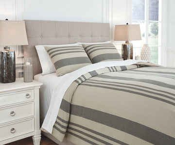 Schukei Signature Design by Ashley Comforter Set King