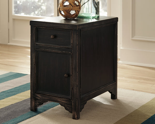 Gavelston Signature Design by Ashley End Table Chair Side