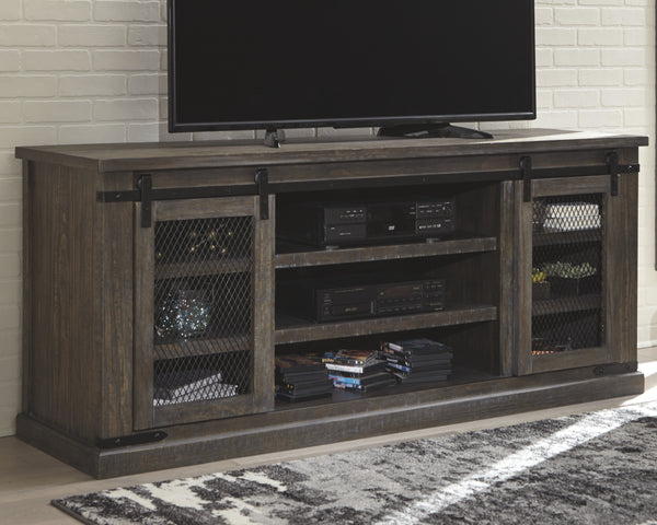 Danell Ridge Signature Design by Ashley TV Stand